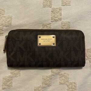 Michael kors wallet